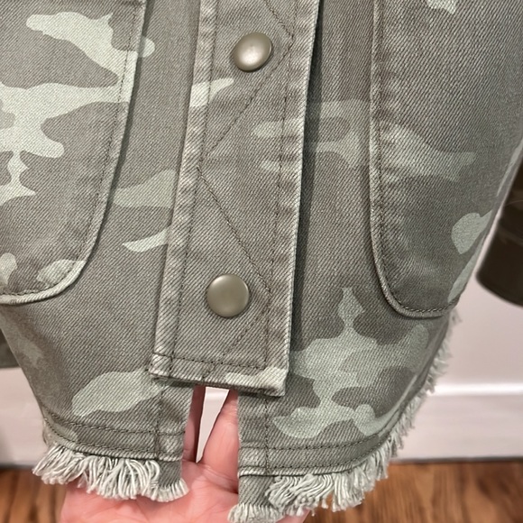 LIKE NEW ISAAC MIZRAHI LIVE! True Denim Printed Fringe Hem Jacket.  Size XS - Picture 11 of 14